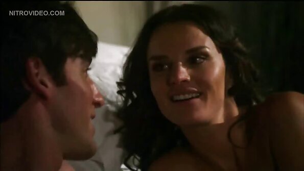 Pôrnôgrafia tsara tarehy miaraka amin'i Caroline Sweets sy lehilahy mainty hoditra