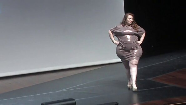 Goldie Glock zaza blonde dia mahazo tsorakazo tsara