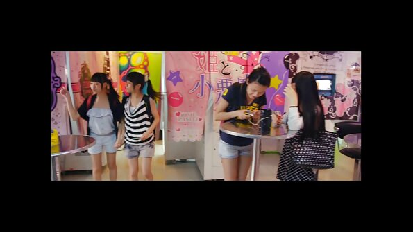 Ny vehivavy brunette tia firaisana amin'ny anal dia lasa tena masiaka