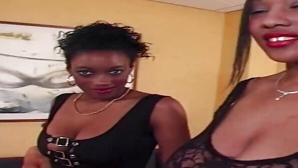 Ny tovovavy mahafatifaty sy feno filan'ny nofo dia manao firaisana amin'ny bandy