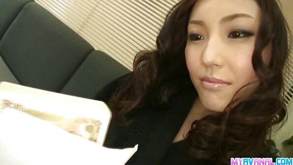 Anal kintan'i Ashley Fires mahazo ny ambony noho ny boring banging