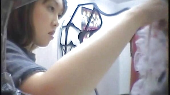 Bimbo mahia miaraka amin'ny vatana anorexic dia mahazo dika amin'ny tarehiny