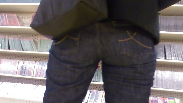 Zazavavy iray salama no mikoropaka mafy ao amin'ny efitrano fitehirizana anio