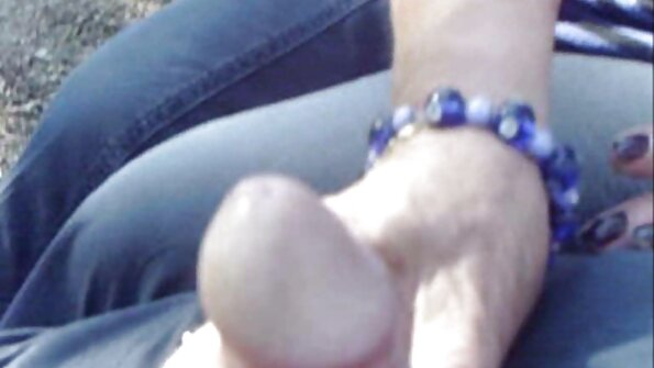 Tovovavy sexy iray no rovitra ny fanambaniny ary voasazy