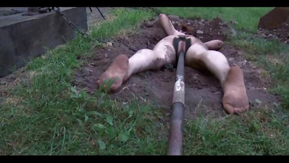 Trano fidiovana miaraka amin'ny vehivavy slut mafana vao nifanena