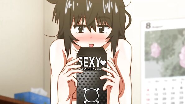 Ny blonde mafana dia manao fihetsika mafana eo ambonin'ireo akoho mafy