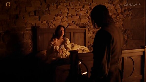 Manjavozavo akaiky ny mpankafy sexy miaraka amin'ny vodiny mahafinaritra