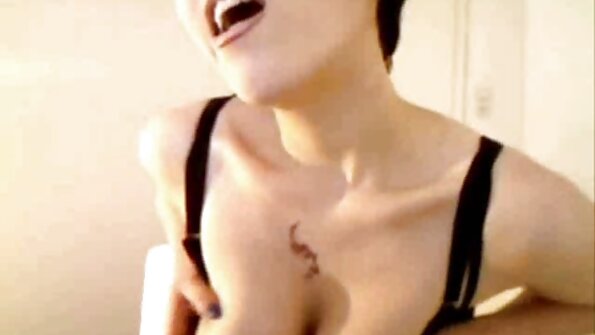 Vazaha lava volo lava sy nono voajanahary no sotroina eo ambony fandriana