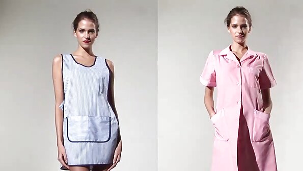 Bimbo misy nono sandoka be dia nofenoin'ny akoho tao anaty borikiny