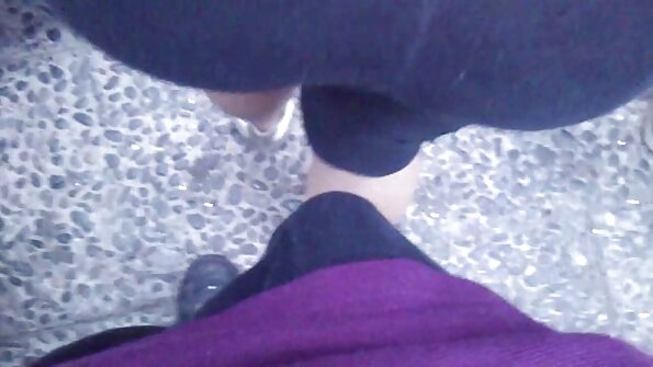 Zatovo voajanahary tsara rehetra manana nono kely no mipetraka eo ambony dick