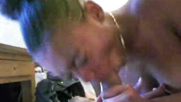 A mafana mpankafy mahazo ny pussy nilalao tamin'ny roa lehibe dudes