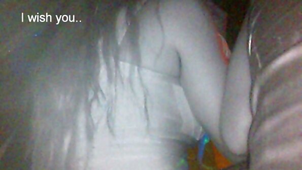 Nilelaka ny akohokely iray manana nono kely sy vody tery