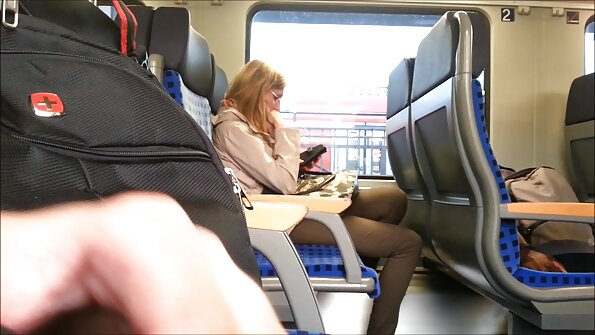 Vehivavy sexy tia manao fanatanjahan-tena dia miasa amin'ny dick