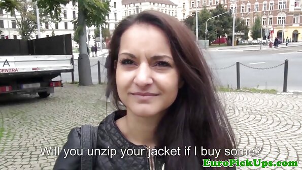 Zatovo iray no niaina ny voalohany tamin'ny Milf tamin'ity sarimihetsika lesbiana ity