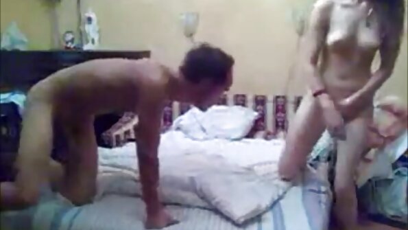 Vehivavy lesbiana aziatika tsara tarehy miaraka amin'ny namany vavy, manindrona azy