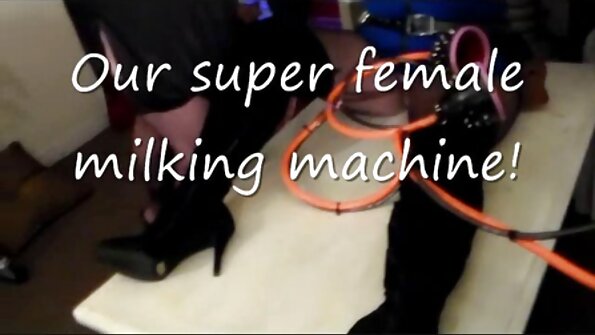 Ny tovovavy brunette dia voasokajy amin'ny rantsantanana ary voasazy amin'ny sehatra fanaovana POV